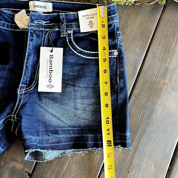 BLING Western BAMBOO Jean Shorts Rhinestones Bull Skull Embroidery  9/10 NEW NWT - Picture 13 of 14